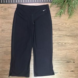 Nike Dri-Fit Capri Yoga Fitness Pants / Leggings